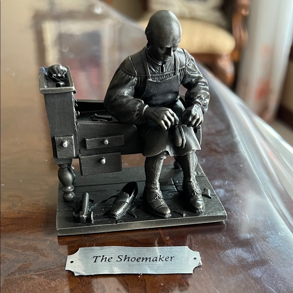The Franklin Mint The Shoemaker Fine Pewter Sculpture 1975.
